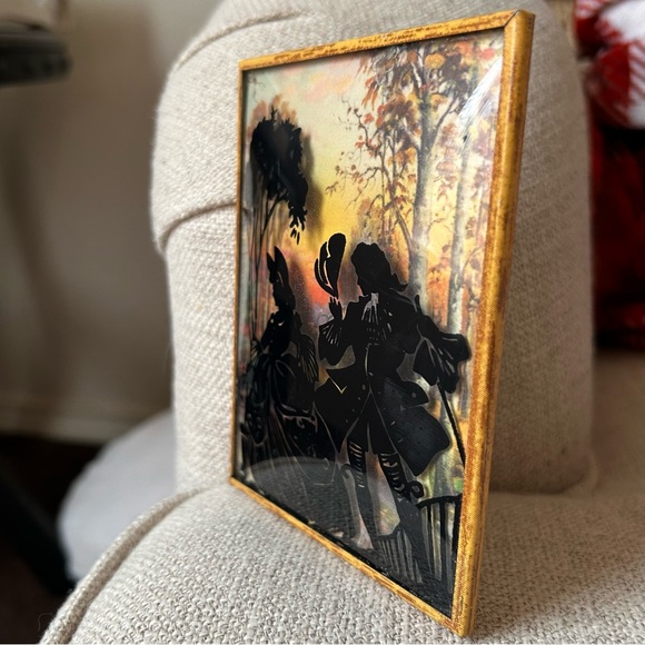VTG | Courting Couple | Painted Silhouette | Frames - Picture 5 of 12